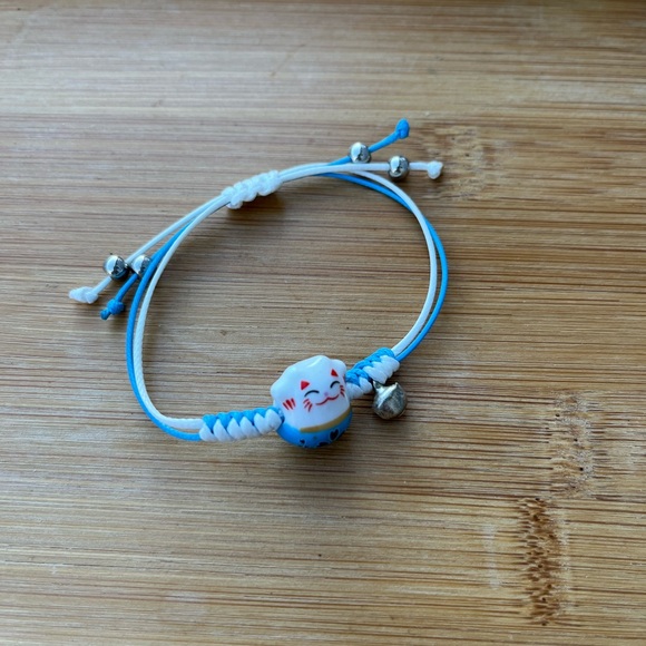 Lucky Cat Maneki Neko Charm Light Blue and White Handmade Bracelet - Picture 3 of 8